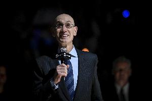 萧华让没钱球迷看集锦!美网友炸锅:要么掏钱 要么吃残羹剩饭?